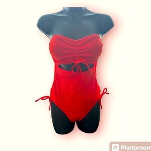 *NWT* True Craft swimsuit. Red. In size Small. 🩱